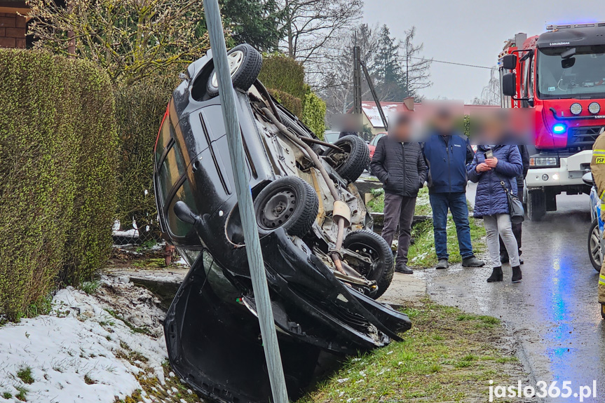 Wypadek w Dobrucowej. Jedna osoba poszkodowna