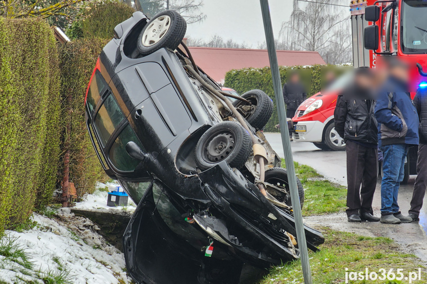 Wypadek w Dobrucowej. Jedna osoba poszkodowna