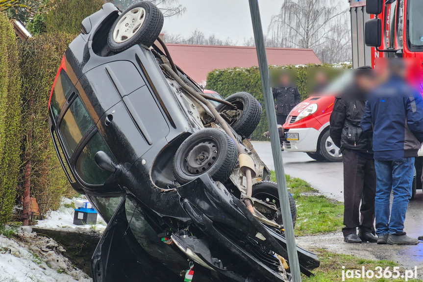 Wypadek w Dobrucowej. Jedna osoba poszkodowna