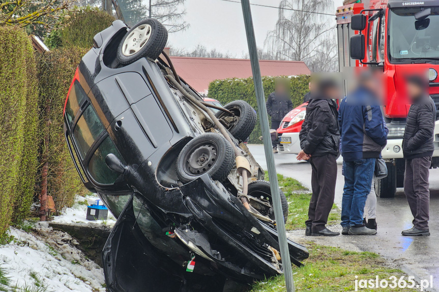 Wypadek w Dobrucowej. Jedna osoba poszkodowna