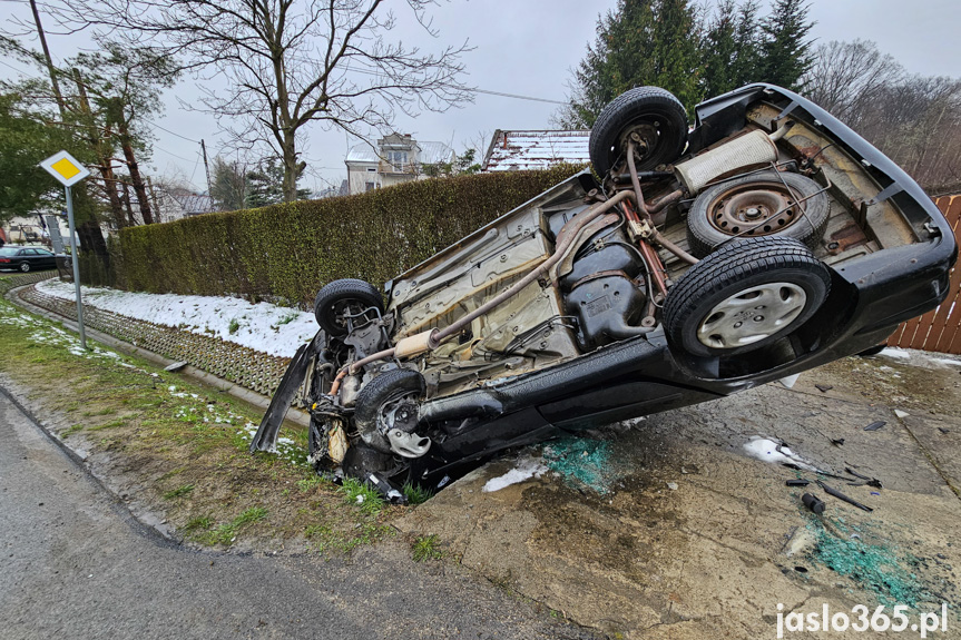 Wypadek w Dobrucowej. Jedna osoba poszkodowna