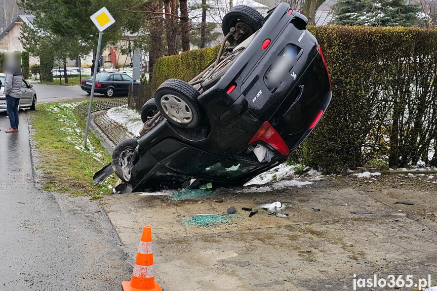 Wypadek w Dobrucowej. Jedna osoba poszkodowna