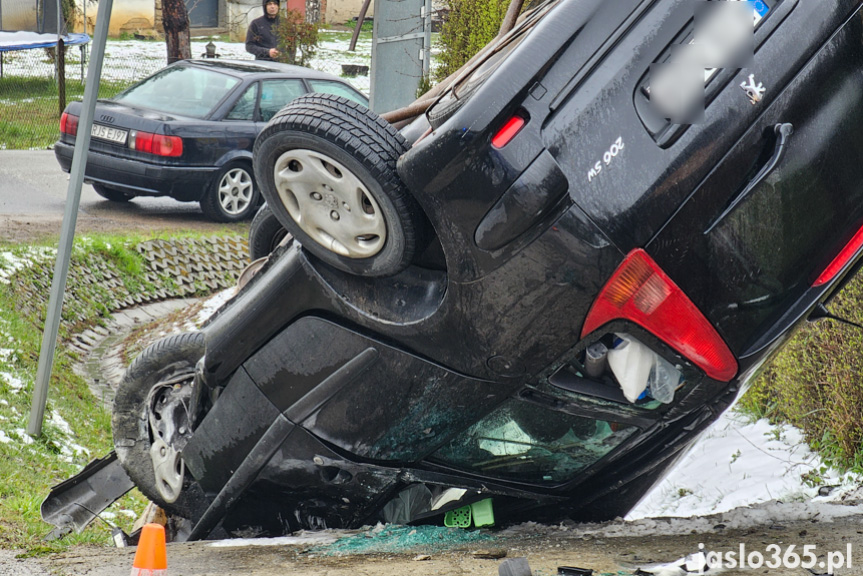 Wypadek w Dobrucowej. Jedna osoba poszkodowna