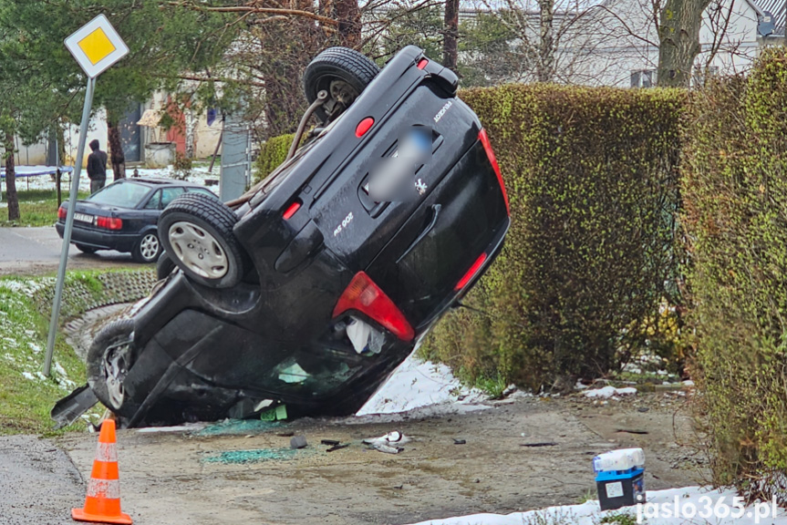 Wypadek w Dobrucowej. Jedna osoba poszkodowna