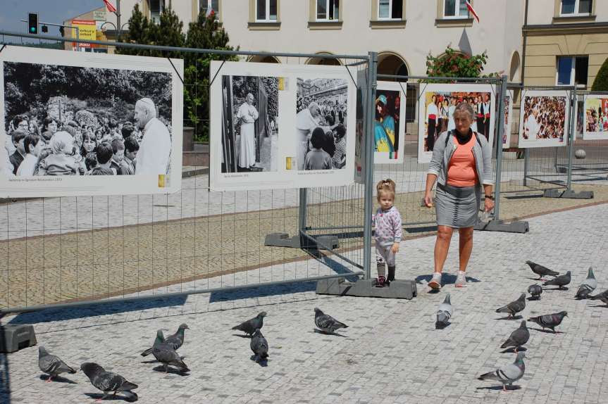 Wystawa w Jaśle z okazji setnej rocznicy urodzin Jana Pawwła II