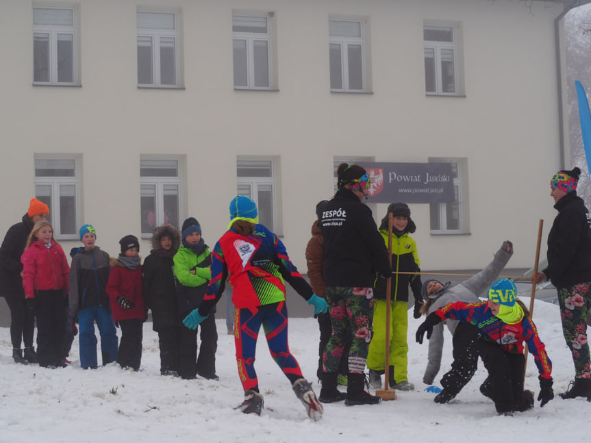 Zabawy na śniegu w Ożennej