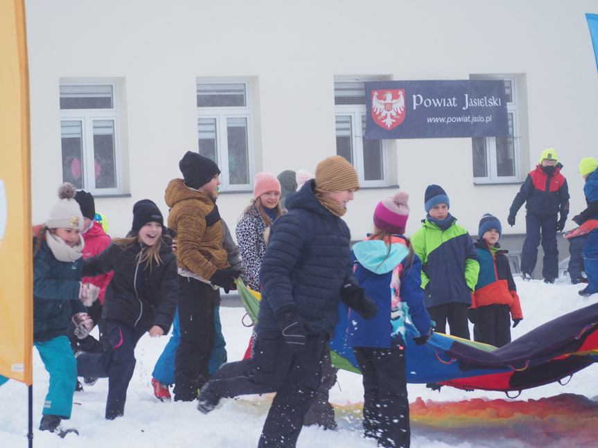 Zabawy na śniegu w Ożennej