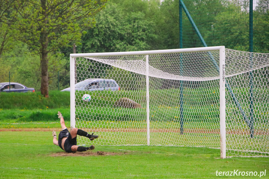 Zamczysko Odrzykoń - Tempo Nienaszów 4:1