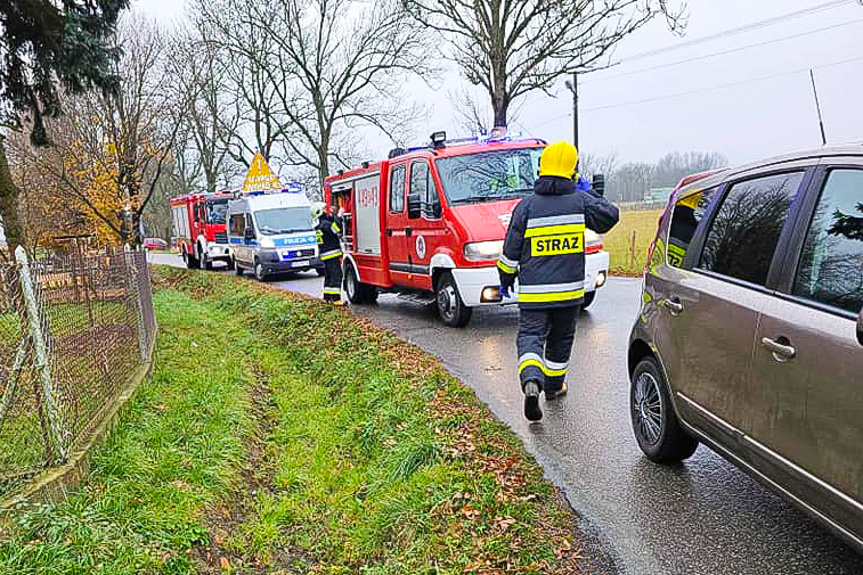 Zderzenie trzech samochodów w Roztokach