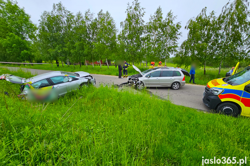 Zderzenie dwóch samochodów w Zarzeczu