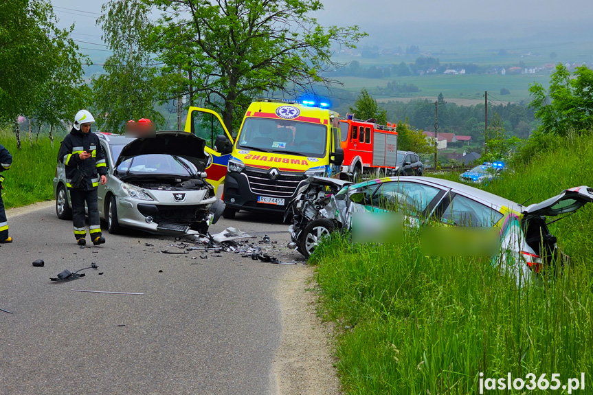 Zderzenie dwóch samochodów w Zarzeczu