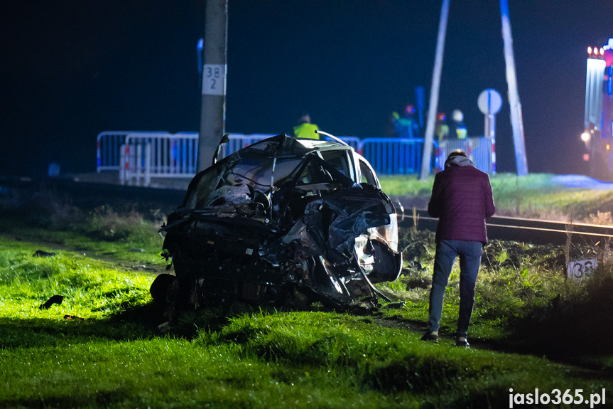 Zderzenie osobówki z pociągiem w Przysiekach