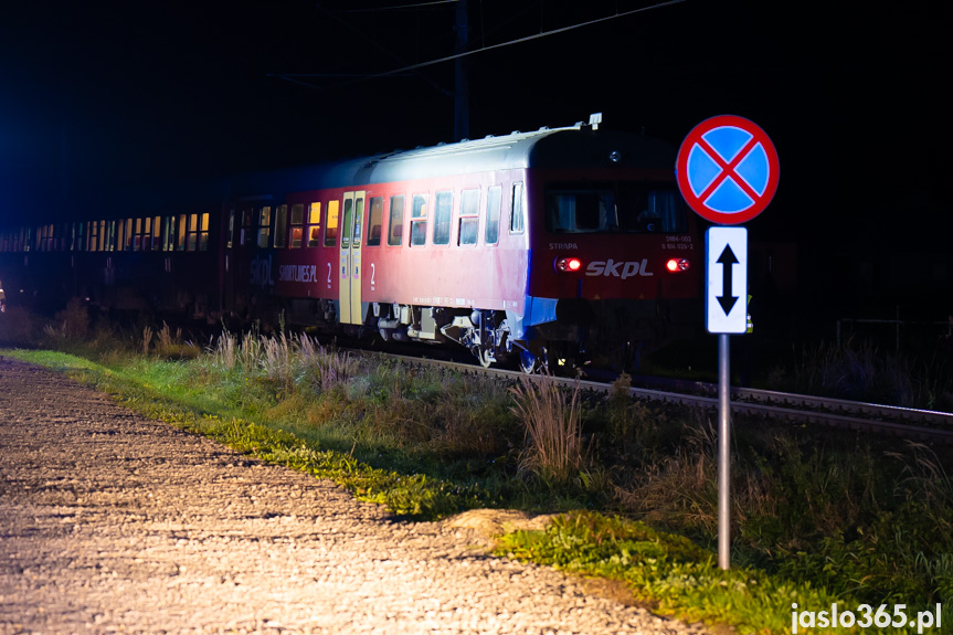 Zderzenie osobówki z pociągiem w Przysiekach