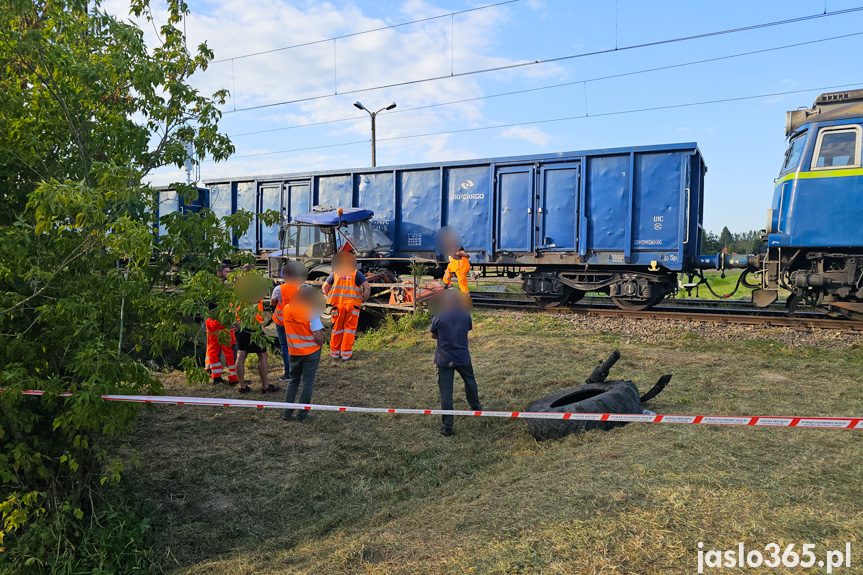 Zderzenie traktora z pociągiem