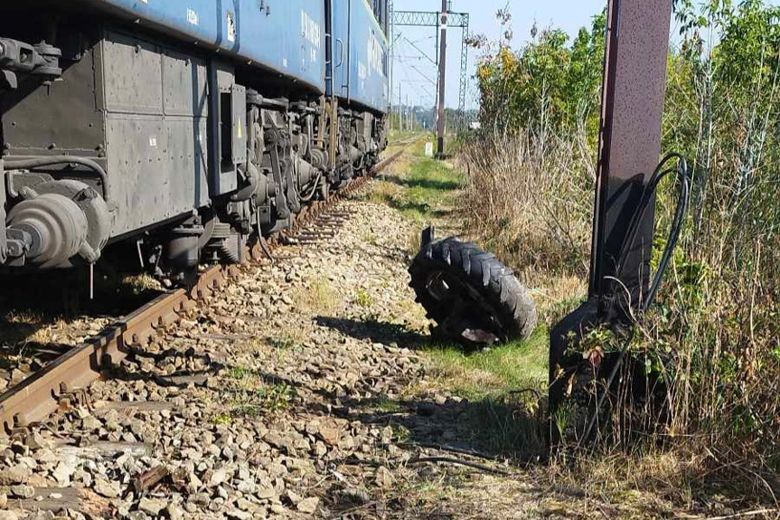 Zderzenie traktora z pociągiem